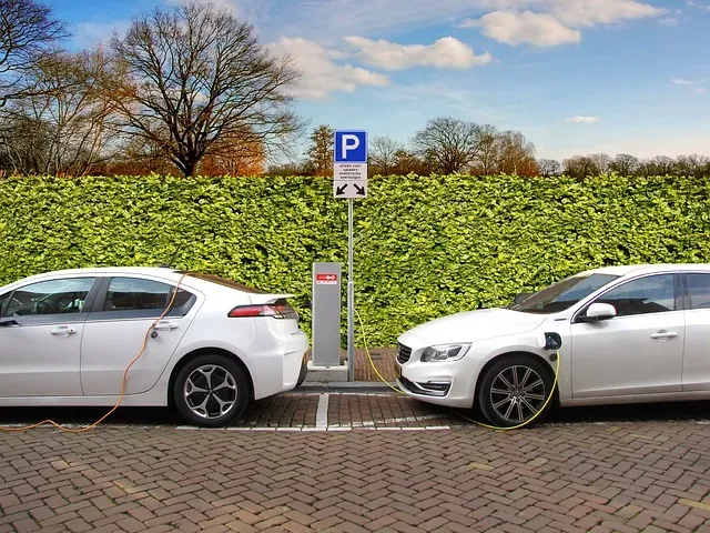 Pojazdy elektryczne na ulicach starego Krakowa